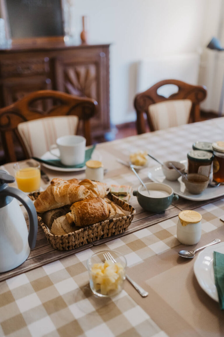 Table petit-déjeuner - Chambres d'hôtes L'envers à Abzac@eva_priego_photography